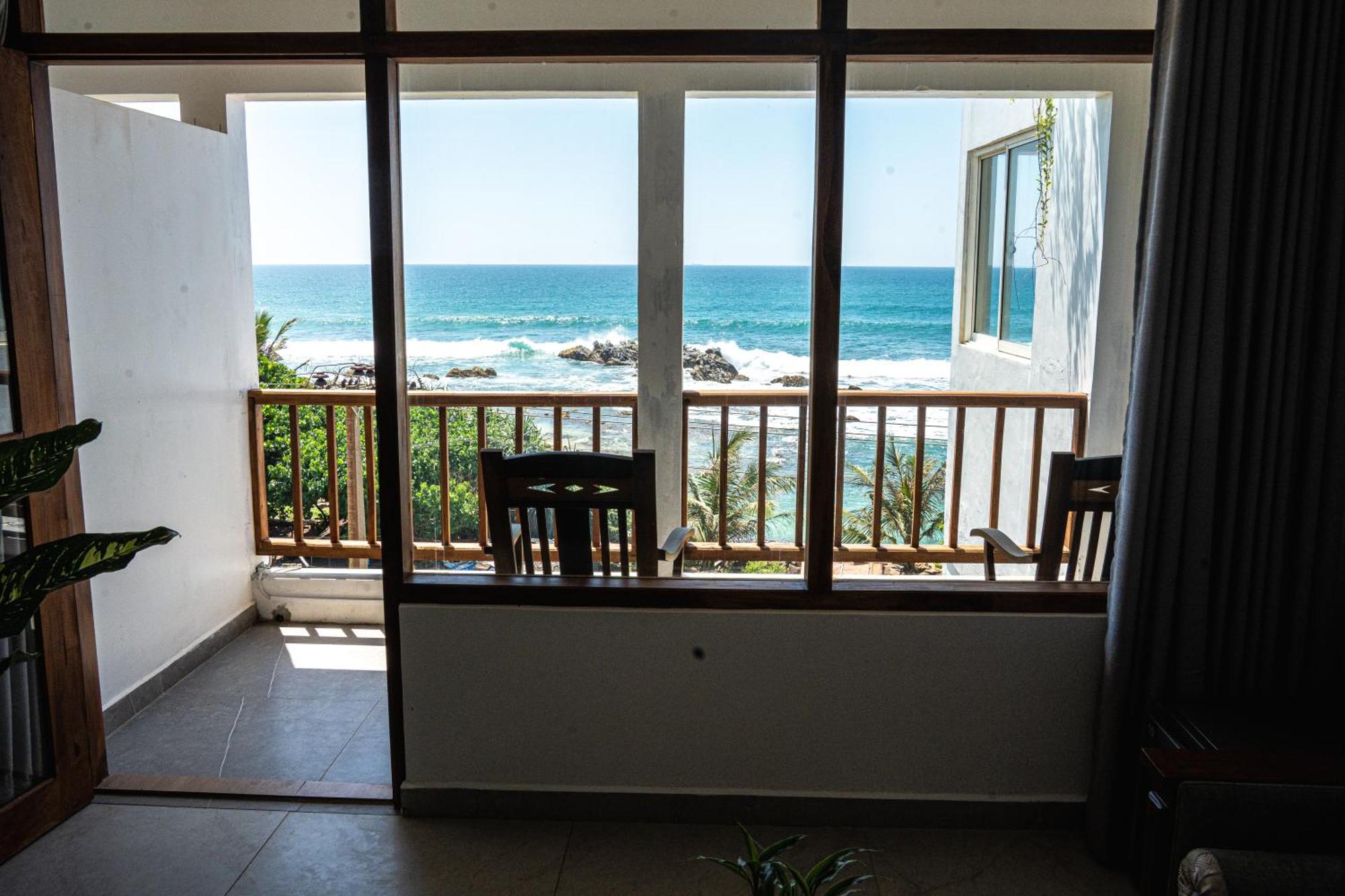 Hotel Cocos Midigama East Exterior foto