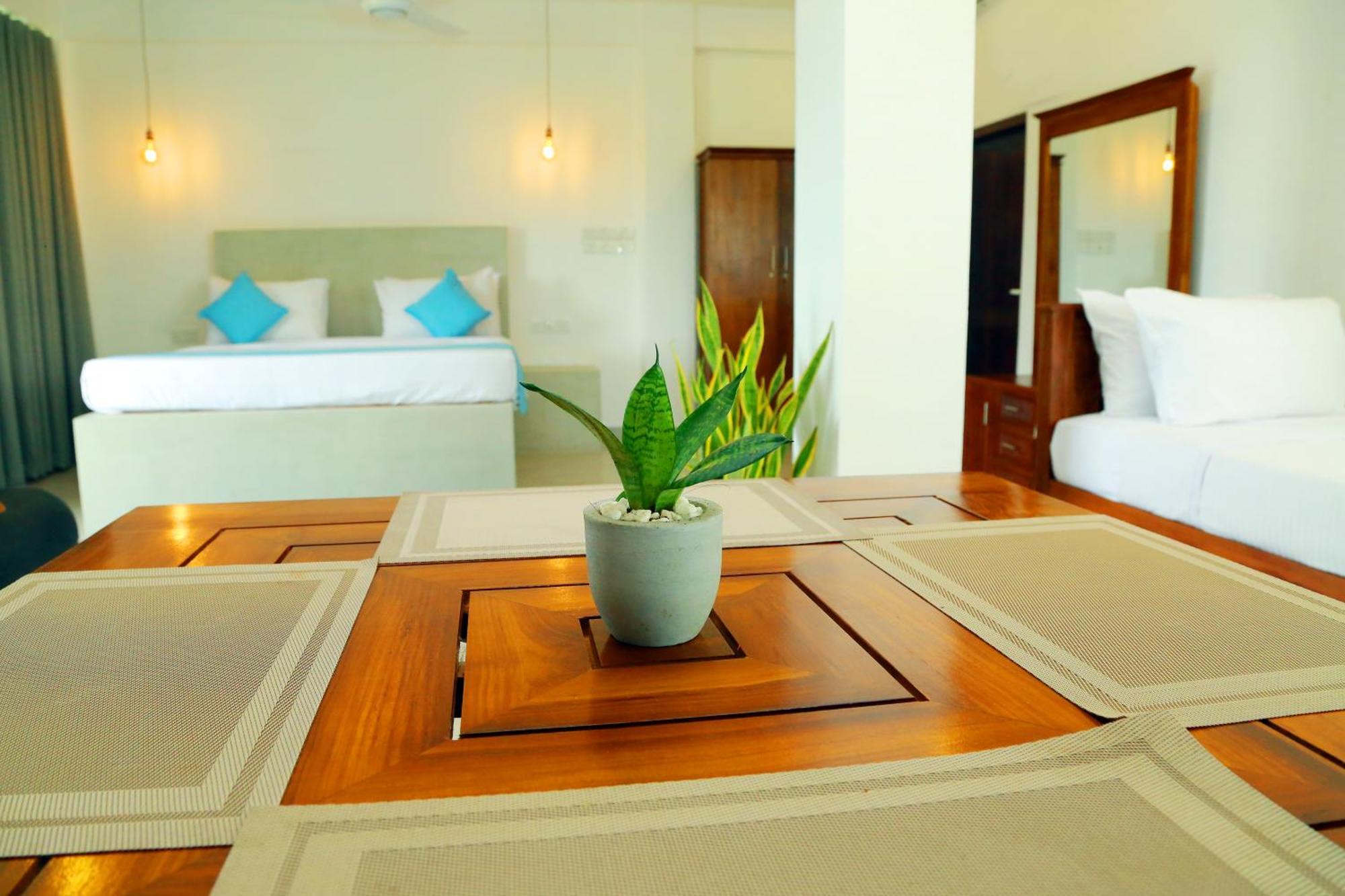 Hotel Cocos Midigama East Exterior foto