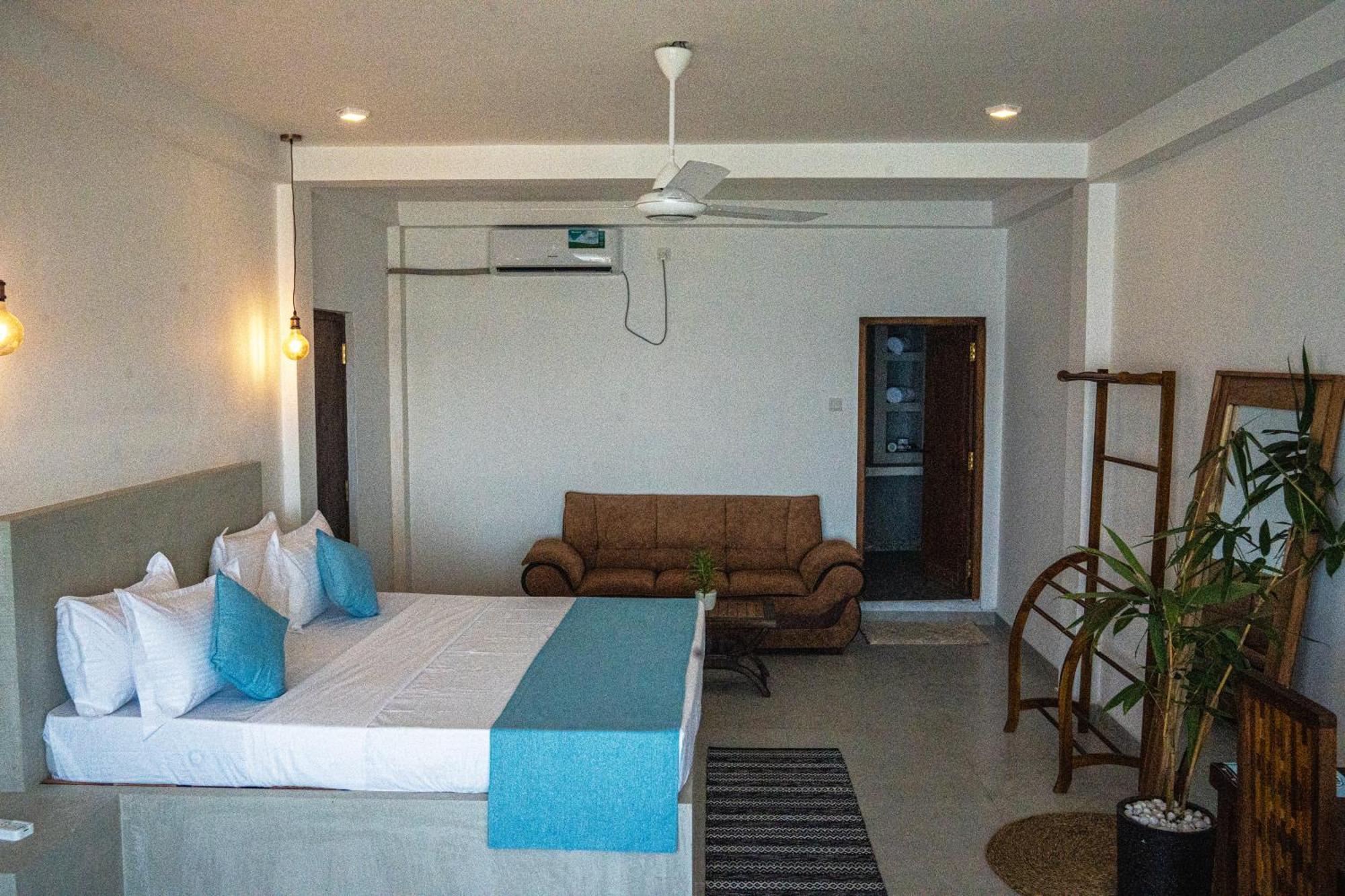 Hotel Cocos Midigama East Exterior foto