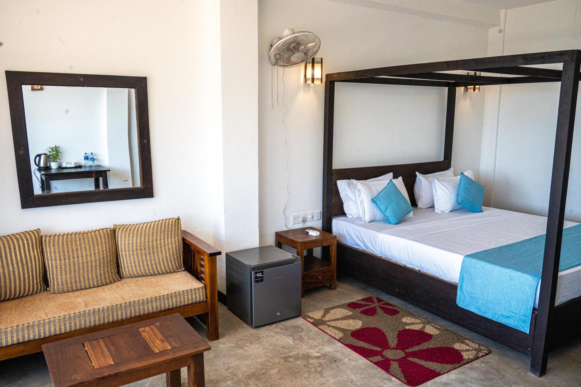 Hotel Cocos Midigama East Exterior foto