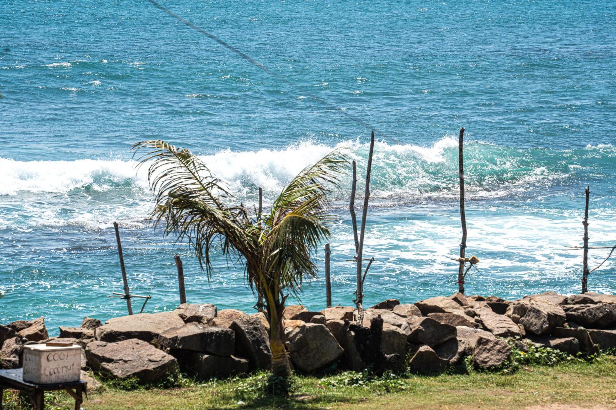 Hotel Cocos Midigama East Exterior foto