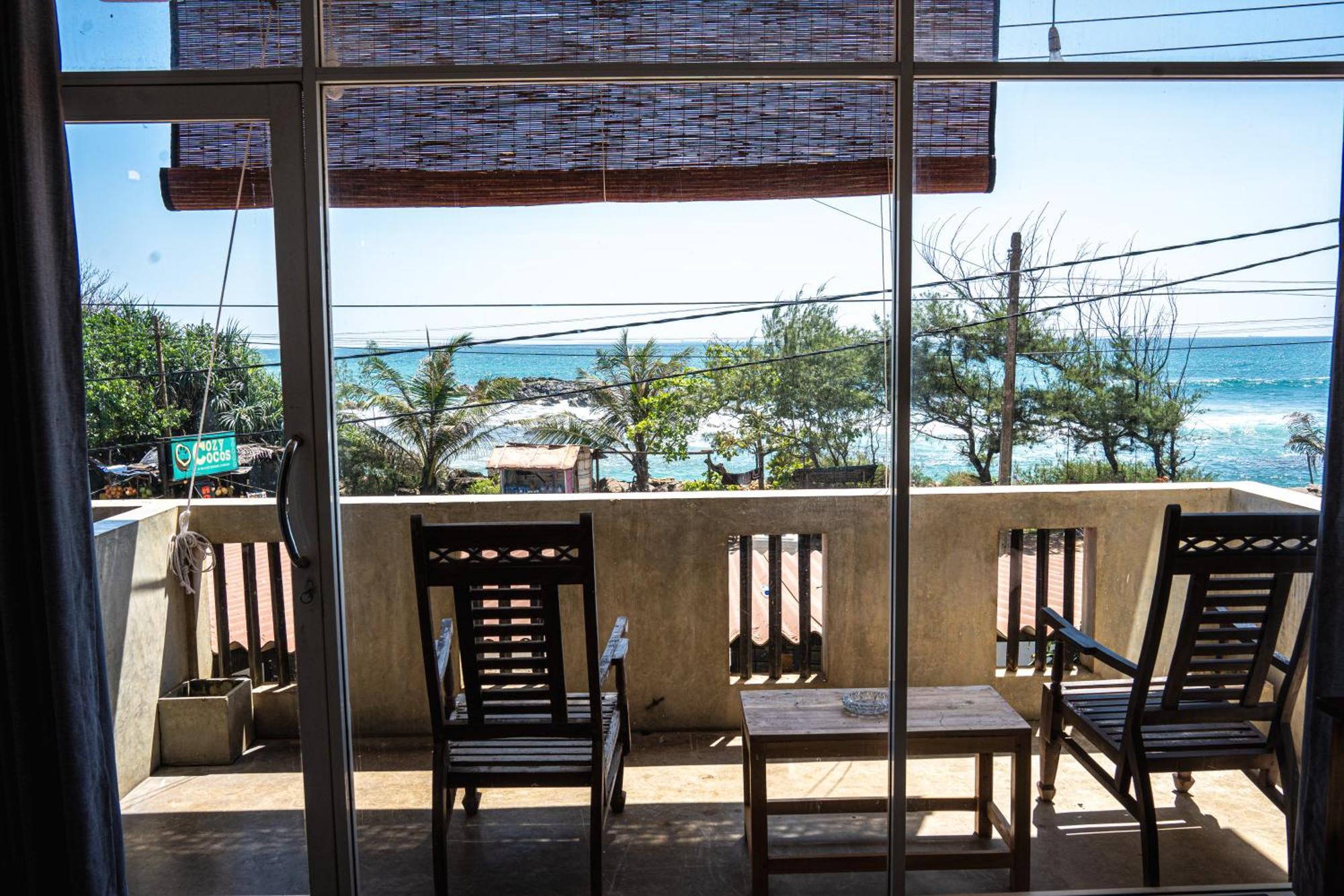 Hotel Cocos Midigama East Exterior foto