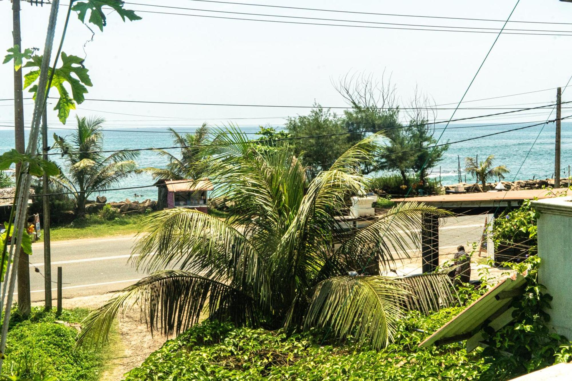 Hotel Cocos Midigama East Exterior foto